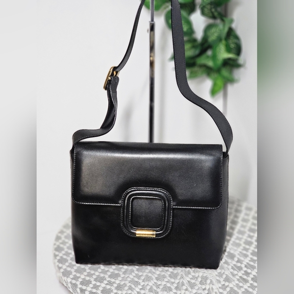 Gucci Accessories - EUC Gucci Shoulder bag..